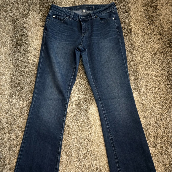 Jennifer Lopez Boot Cut Jeans. Size 4. 31” inseam - Picture 1 of 4